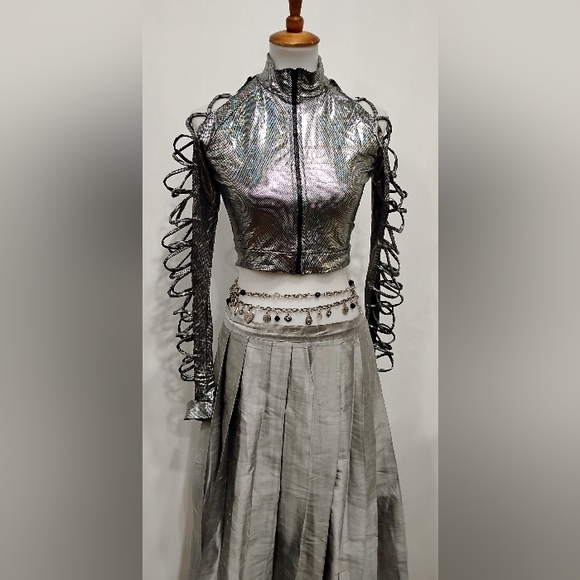 VINTAGE DOVE GRAY SILK FULL PLEATED SKIRT - Picture 7 of 7